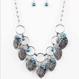 NWT Paparazzi necklace and earrings set